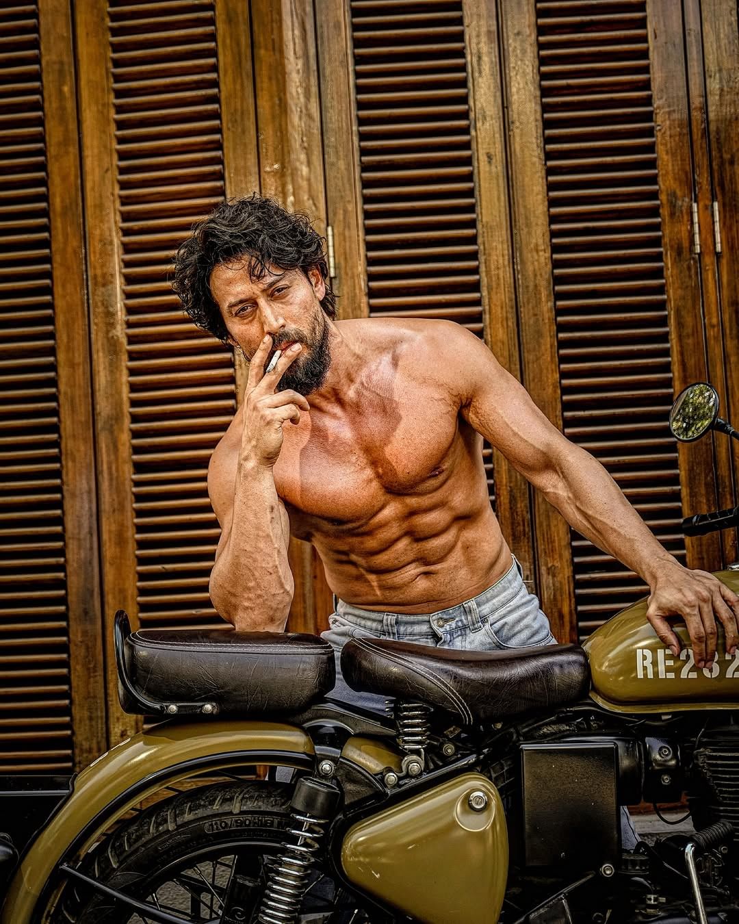 tiger shroff: હુમલામાંથી માંડ બચેલા ટાઈગર શ્રોફની સંપત્તિ કેટલી છે?મુંબઈમાં બનેલી ગોળીબારની ઘટના બાદ અભિનેતા ટાઈગર શ્રોફ ચર્ચાનો વિષય બન્યા છે