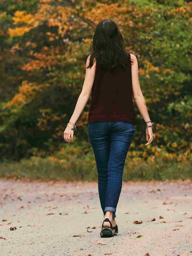 ચાલવું એ વજન ઘટાડવાથી લઈને હૃદયને સ્વસ્થ રાખવા સુધી મદદરૂપ છે.