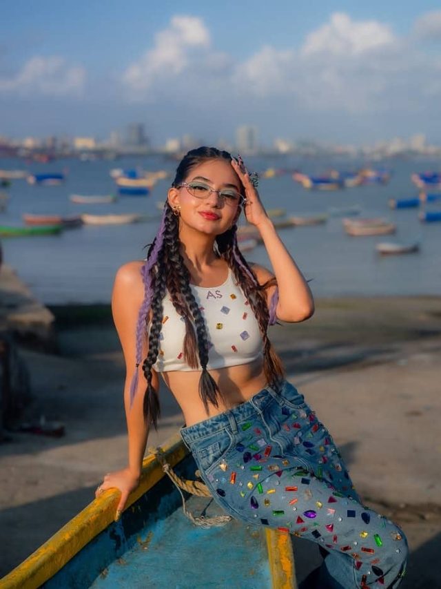 અનુષ્કાએ નાની ઉંમરમાં જ ઘણી લોકપ્રિયતા મેળવી છે