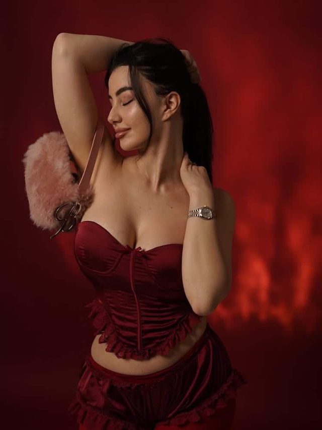 જ્યોર્જિયાની આ તસવીરો સોશિયલ મીડિયા પર આગ લગાવી રહી છે