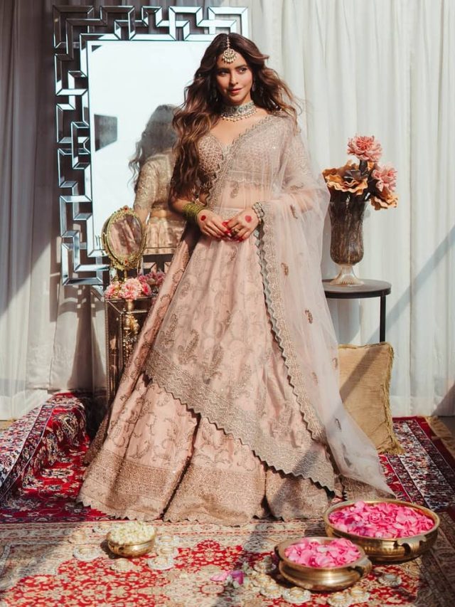 આમના શરીફ ટ્રેડિશનલ હોય કે વેસ્ટર્ન લુક, અભિનેત્રી આમના હંમેશા ગ્લેમરસ લાગે