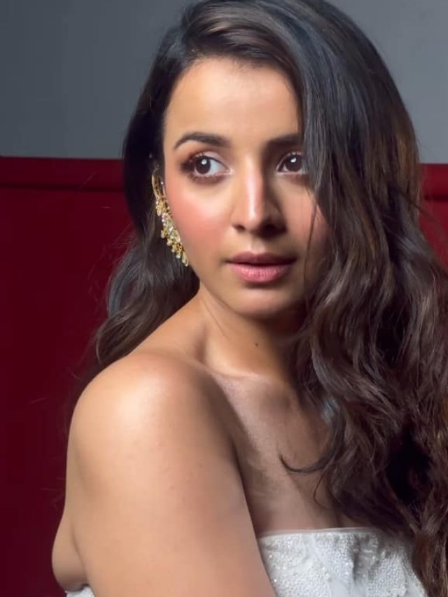 પાતળી કમર સાથે મહિમાએ કર્વી ફિગર ફ્લૉન્ટ કરીને ચોંકાવ્યા છે