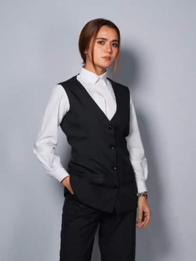 તારક મહેતામાં જોવા મળેલી એક્ટ્રેસ આરાધના પોનીટેલ, હાઇ હીલ્સ, મિનિમલ મેકઅપ સાથે લૂકને કેરી કર્યો છે