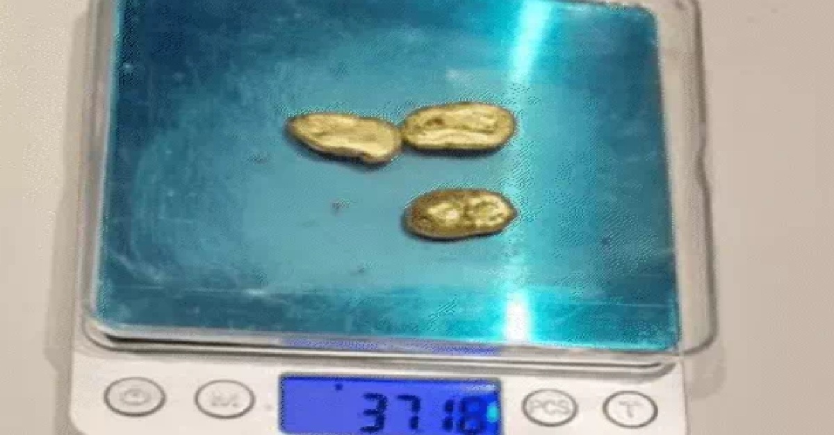 Ahmedabad: પેટમાં છુપાયું હતું 37 ગ્રામ સોનું; ત્રણ દિવસ પછી મળ્યું, એરપોર્ટ પર ઝડપાયો દાણચોર