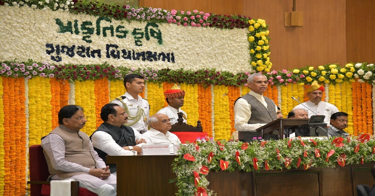 તમામ ધારાસભ્યોને તેમના વિસ્તારના એક ગામને ‘પ્રાકૃતિક ગામ’ બનાવવા રાજ્યપાલ Acharya Devvratનું આહવાન