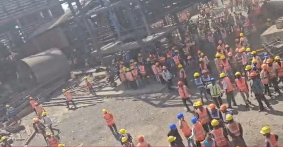 Surat: AMNS કંપની પર પથ્થરમારો અને આગચંપી બાદ 10 રાઉન્ડ ગોળીબાર; 4,000 કામદારો સામે FIR દાખલ, 40 કામદારોની ધરપકડ