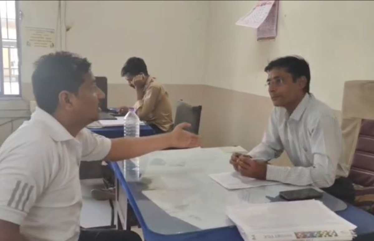 Chhota Udaipur: બોર્ડની પરીક્ષાઓ દરમિયાન છોટા ઉદેપુરમાં ઉગ્ર વિવાદ, જેમાં બસના મુદ્દાને લઈને પ્રિન્સિપાલ અને ડેપો મેનેજર વચ્ચે થયો ઝઘડો