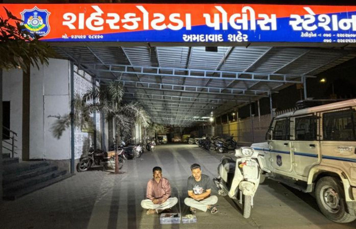 Ahmedabad: શહેરકોટડામાં SMCનો દરોડો, 3 લાખ રૂપિયાની કિંમતની ચરસ સાથે બે લોકોની ધરપકડ