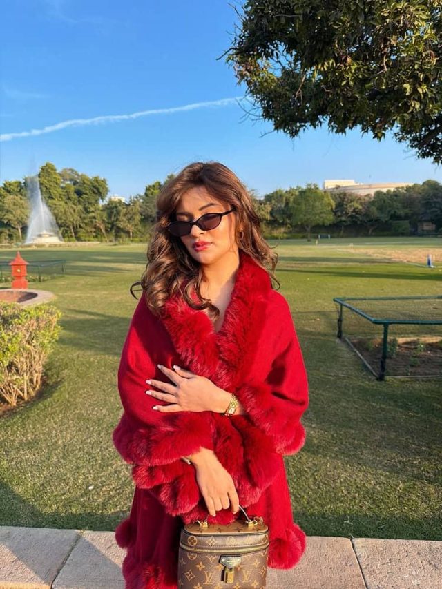 અવનીતની સિમ્પલ ડ્રેસમાં સ્માઇલી અદાઓ સામે આવી છે