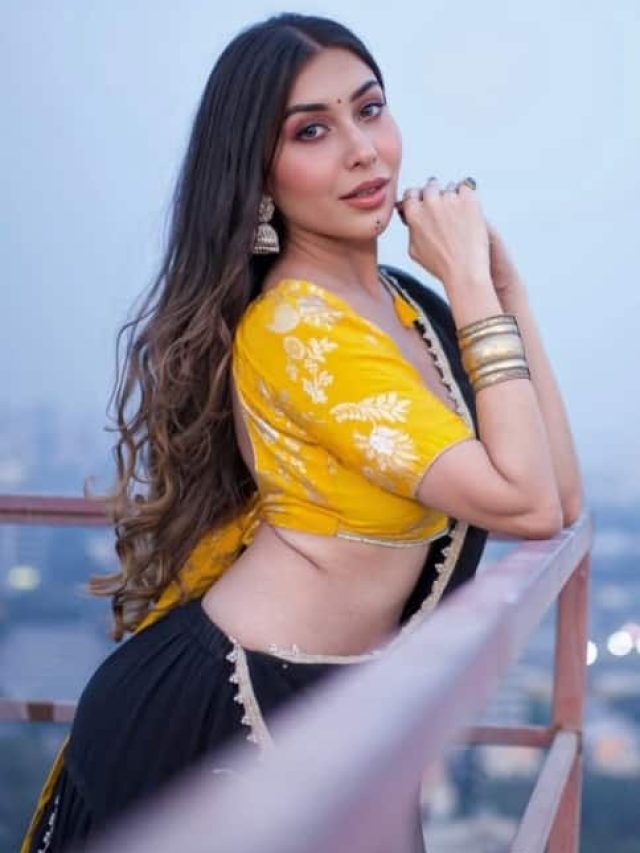 એક્ટ્રેસ અને મૉડલ રૂમા શર્માએ હાલમાં ન્યૂ લૂકથી ફેન્સના દિલ જીતી લીધા છે