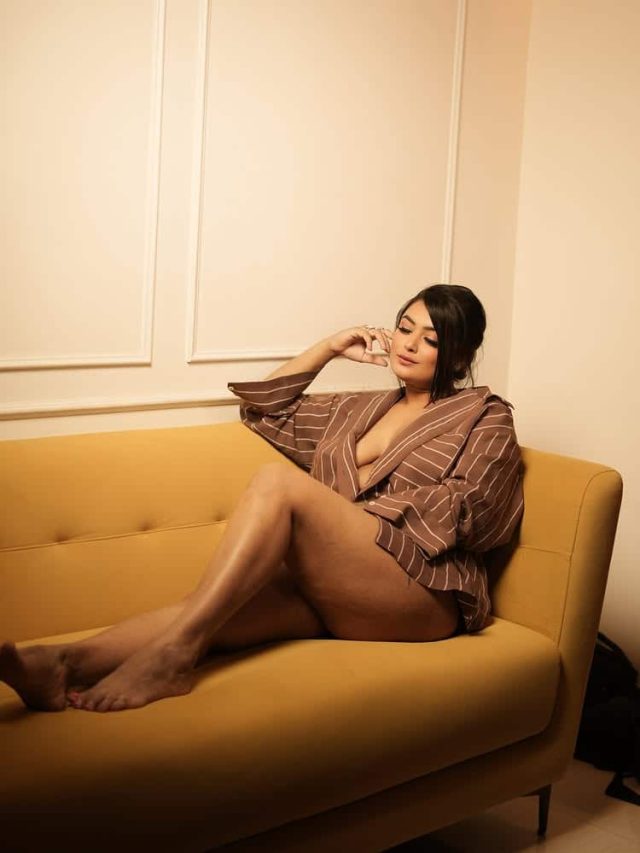 નવા લૂકમાં નેહા મલિક ખૂબ જ હોટ લાગી રહી છે