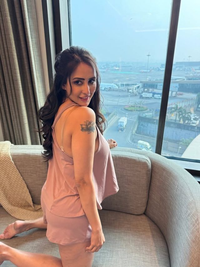 ચાહત ખન્નાએ બાથરૂમમાં અનેક તસવીરો ક્લિક કરાવી