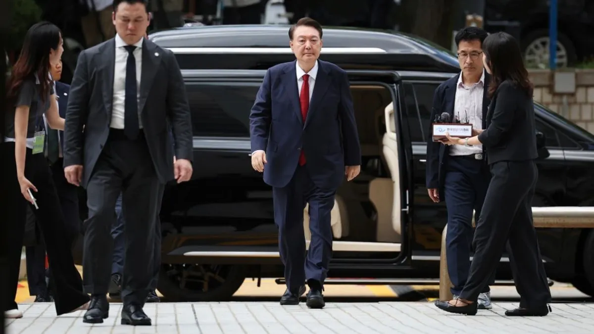 South Korean ના ભૂતપૂર્વ રાષ્ટ્રપતિ યૂન સુક-યેઓલને મોટો ફટકો પડ્યો છે, કોર્ટે તેમને ‘માર્શલ લો’ કેસમાં આજીવન કેદની સજા ફટકારી છે.