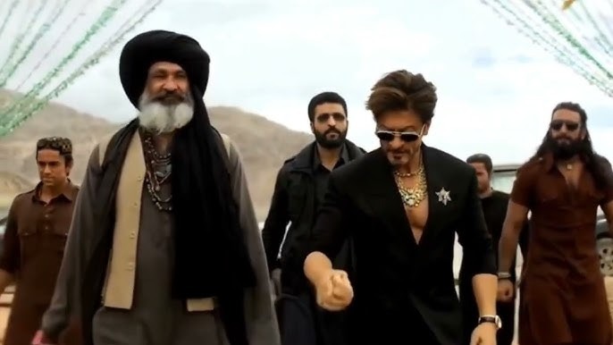 shahrukh khan: ‘ધુરંધર 2’ પર શાહરૂખ ખાનનો કોઈ પ્રતિભાવ નથી; અભિનેતા રણવીર સિંહ સાથે પોઝ આપે છે—ફોટો વાયરલ થયો