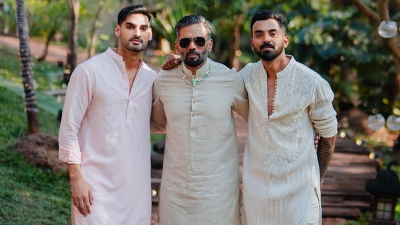 Sunil shetty: ભગવાન તેને 500 કરોડ સુધી પહોંચાડશે… સુનિલ શેટ્ટી પોતાનું વચન પાળી રહ્યા છે, તેમણે તેમના પુત્રની બોર્ડર 2 જોઈ નથી