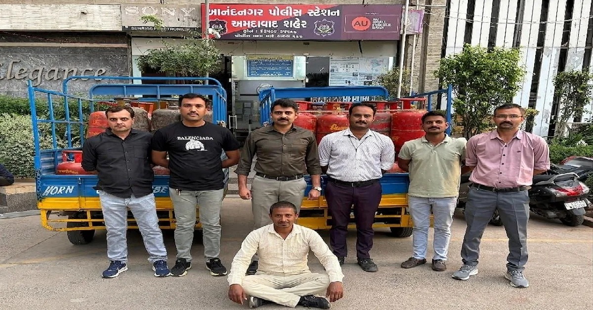 Ahmedabad: ગેસ સિલિન્ડરના કાળાબજાર બદલ એક વ્યક્તિની ધરપકડ, 65 સિલિન્ડર જપ્ત
