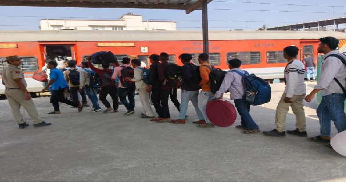 Gujarat LPG crisis: ફેક્ટરીઓમાં તાળાબંધી, કામદારોની રેલ્વે સ્ટેશનો પર ભીડ, રાજસ્થાન, મુંબઈ અને ગુજરાતમાં એક સમાન દૃશ્યો