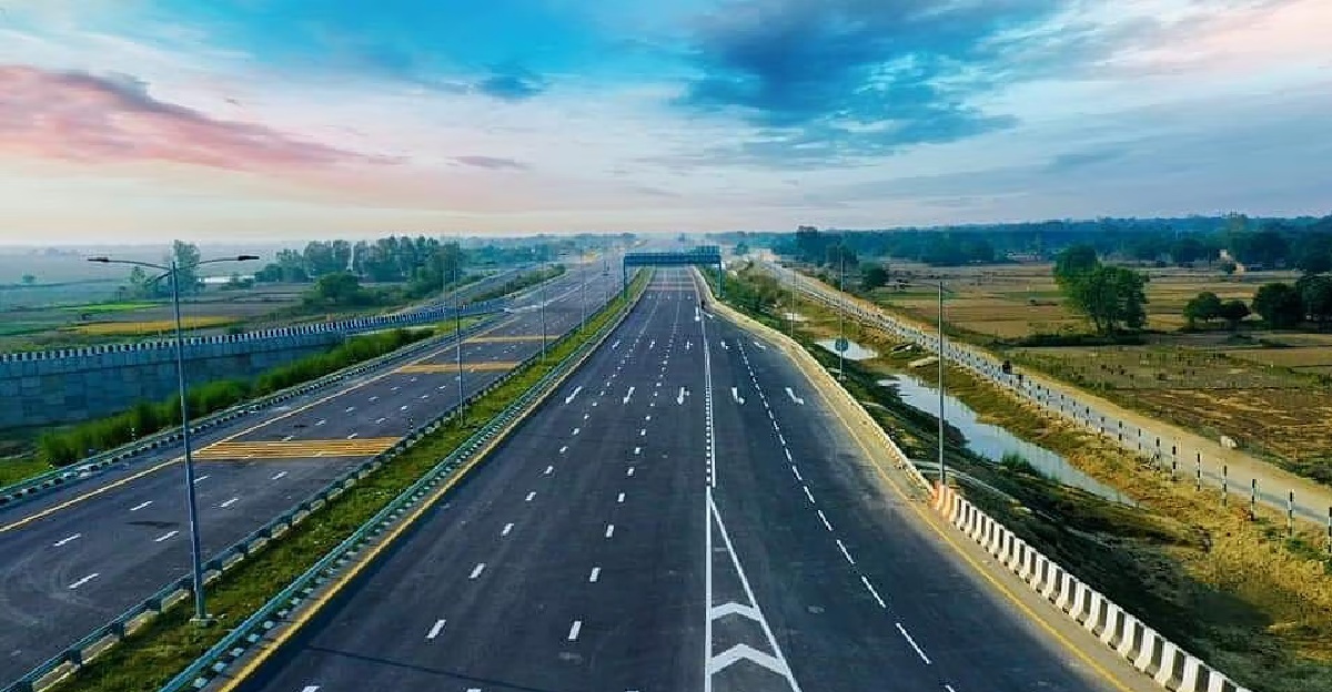 Suratથી એક નવો ‘ગ્રીન એક્સપ્રેસ હાઇવે’ બનાવી રહી છે કેન્દ્ર સરકાર, દિલ્હીથી મુંબઈની મુસાફરી 12 કલાકથી પણ ઓછા સમયમાં પૂર્ણ થશે