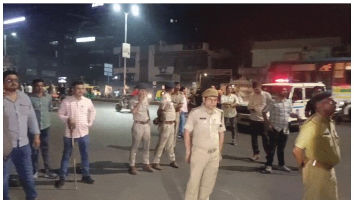 Ahmedabad: હોળી-ધુળેટી અને રમઝાન માટે અમદાવાદ પોલીસ હાઇ એલર્ટ પર છે, 100 થી વધુ પોલીસકર્મીઓ પગપાળા પેટ્રોલિંગમાં