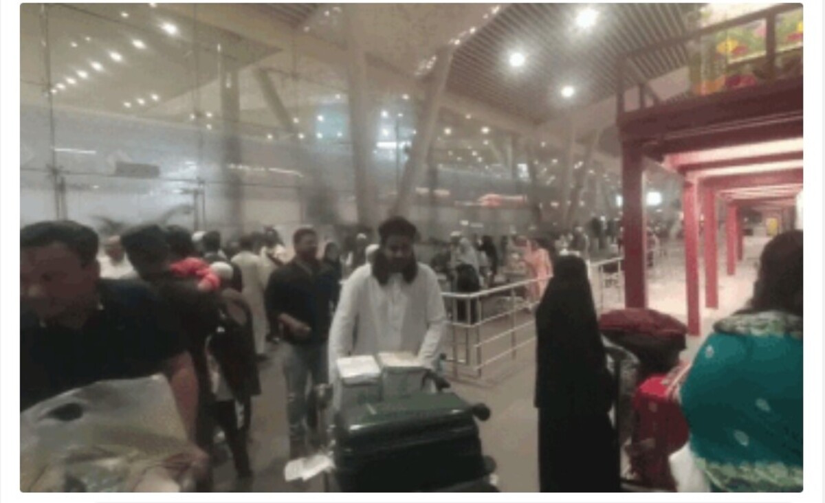 Ahmedabad: યુદ્ધ વચ્ચે, દુબઈથી 170 મુસાફરો અમદાવાદ પહોંચ્યા, પરિવારોની આંખોમાં ખુશીના આંસુ છલકાયા