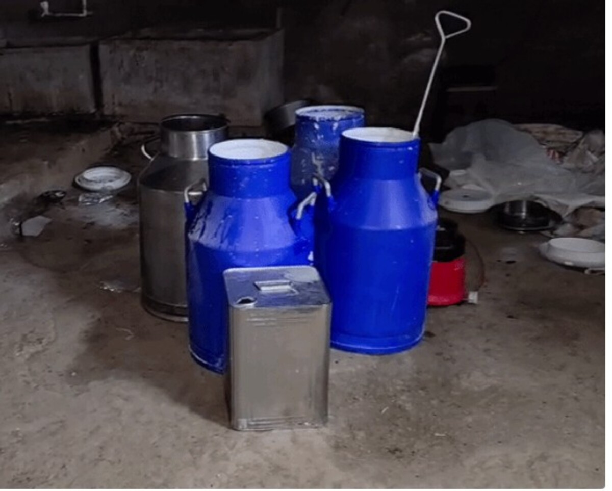 Amreli: ખાંભાના ઇંગોરાળામાં નકલી દૂધ બનાવવાના કૌભાંડનો પર્દાફાશ, મોટી માત્રામાં વનસ્પતિ તેલ ઝડપાયું