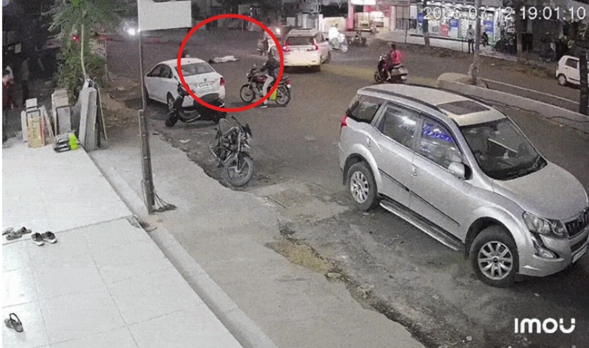 ​​Vadodara: છાણી વિસ્તારમાં એક ઝડપી કારે બાઇક ચાલકને હવામાં ઉછાળ્યો, ઘટનાના CCTV ફૂટેજ વાયરલ