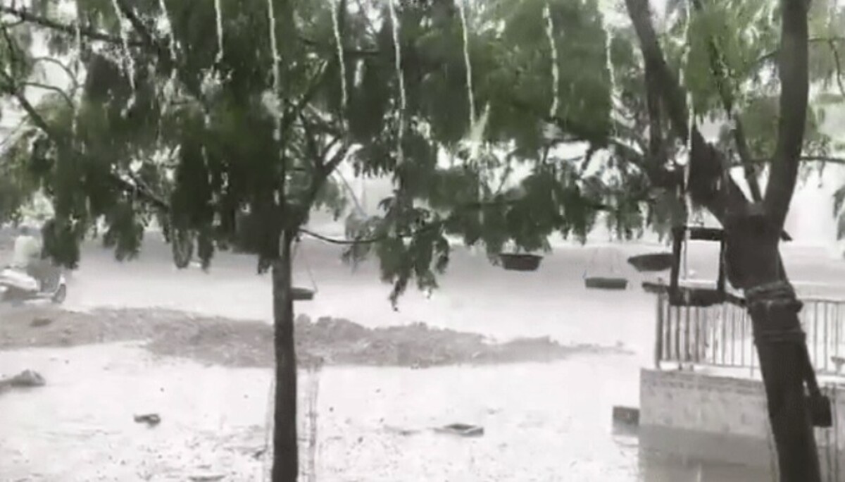 Gir Somnath: આગાહી વચ્ચે ગીર જિલ્લામાં ભારે વરસાદ પડ્યો, રસ્તાઓ અને ખેતરો પાણીમાં ડૂબી ગયા, ખેડૂતો ચિંતિત