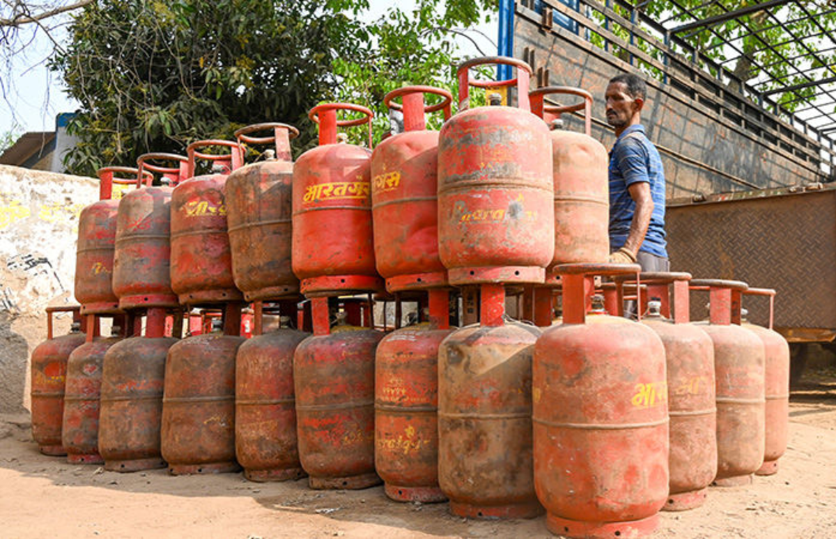 National News: હોટેલ અને રેસ્ટોરન્ટને રસોઈ માટે કોલસો અને કેરોસીનનો ઉપયોગ કરવાની મંજૂરી, LPG સંકટ વચ્ચે આ સરકારનો નિર્ણય