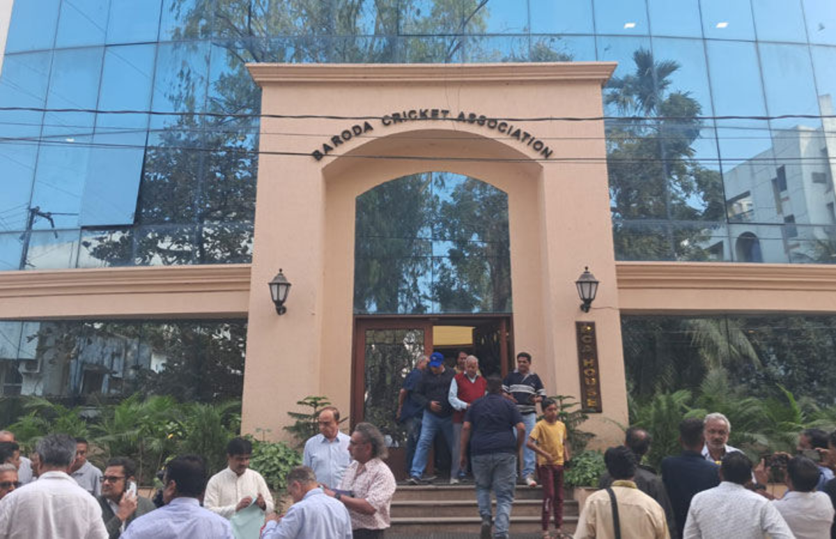 Vadodara: બરોડા ક્રિકેટ એસોસિએશન ચૂંટણી કેસમાં હાઇકોર્ટનો ચુકાદો, ભૂતપૂર્વ ક્રિકેટર કિરણ મોરે સહિત ચાર ઉમેદવારોને ગેરલાયક ઠેરવવામાં આવ્યા