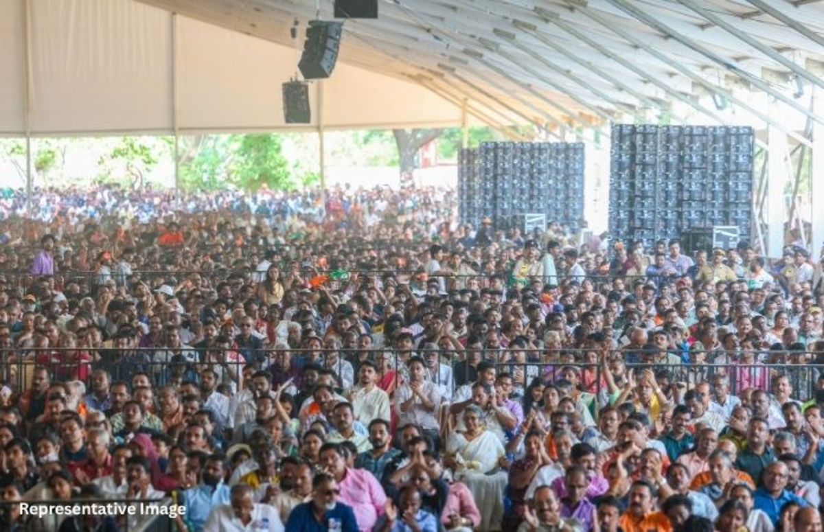 Banaskantha: બનાસકાંઠાના 1800 શિક્ષકોએ શિક્ષણ આપવાને બદલે પ્રધાનમંત્રીના કાર્યક્રમમાં  હાજરી આપી