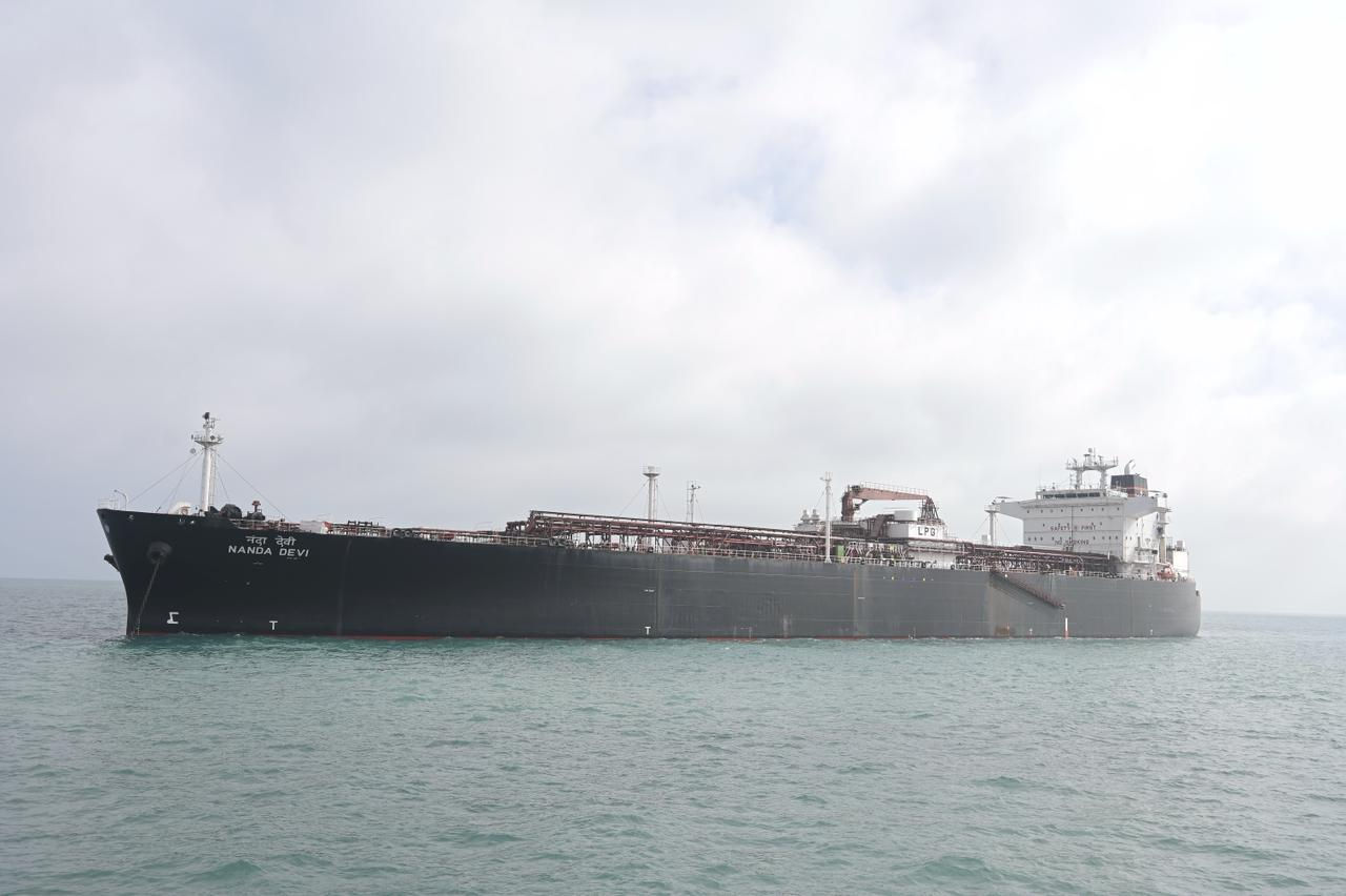 Jamnagar: ‘શિવાલિક’ પછી ‘નંદા દેવી’ જહાજ ગુજરાત કિનારે પહોંચ્યું, કટોકટી વચ્ચે હજારો મેટ્રિક ટન LPG આયાત કરવામાં આવ્યું