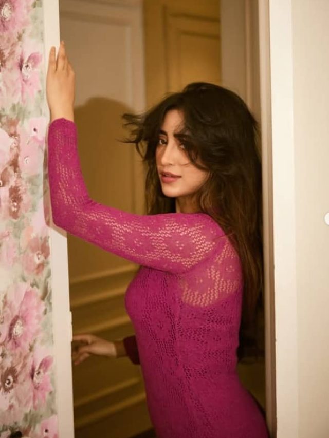 શિવાંગીની આ તસવીરો ઈન્ટરનેટની દુનિયામાં આવતાની સાથે જ ખળભળાટ મચી ગયો