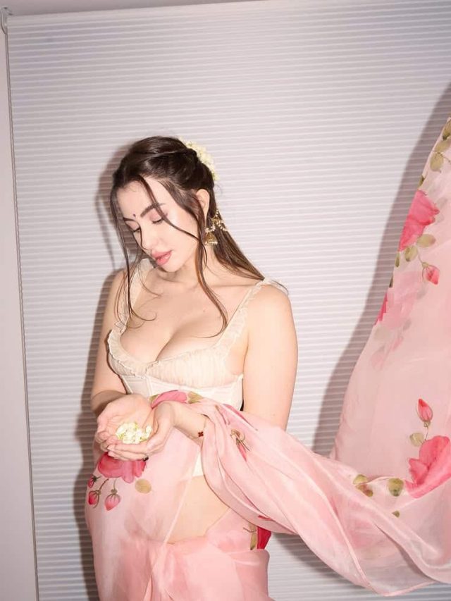 જ્યોર્જિયા એન્ડ્રિયાનીએ સ્ટાઈલિશ સાડી લૂકમાં ફોટોશૂટ કરાવ્યું