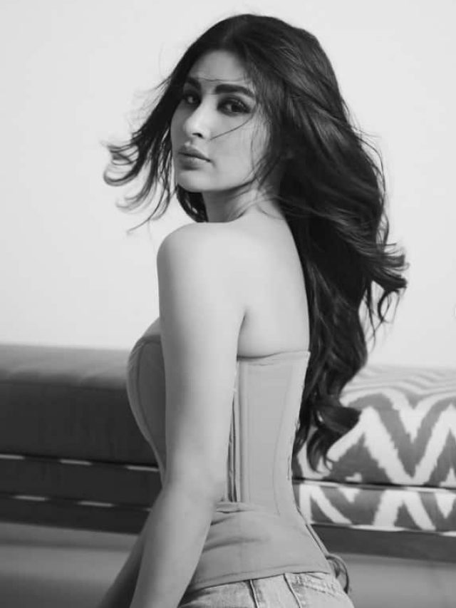 મૌની રોય ફિલ્મો અને સિરિયલોની સાથે સાથે લુકને કારણે પણ ખુબ ચર્ચામાં રહે છે