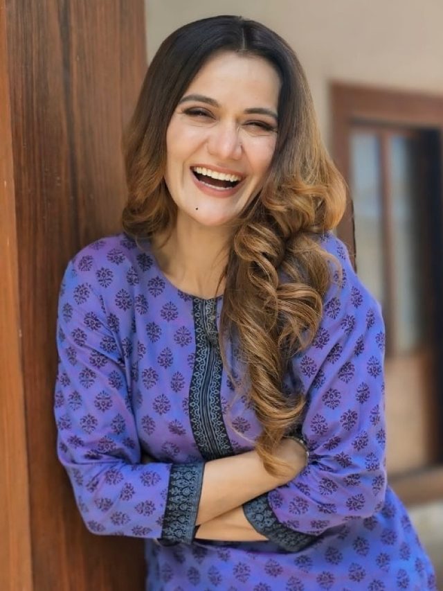 આરાધના શર્મા ટીવીની હૉટ હસીના રોજબરોજ પોતાના સ્ટાઇલ સ્ટેટમેન્ટ સાથે લોકોને મોહી રહી