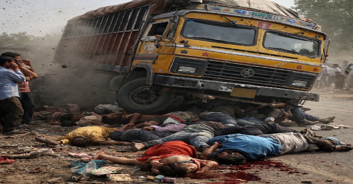 ગુજરાતના Surendranagarમાં ભયાનક અકસ્માત; બેકાબૂ ટ્રક રસ્તાની બાજુમાં ઊભા રહેલા લોકોને કચડી નાખતાં 7 લોકોના મોત