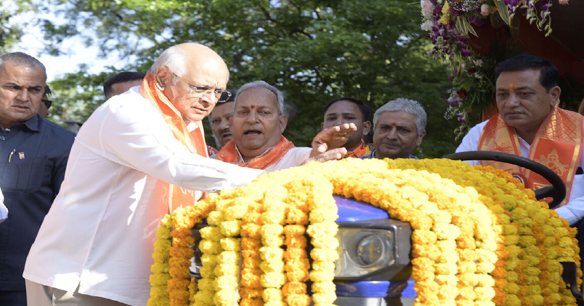 CM Bhupendra Patelએ અમદાવાદના કેમ્પ હનુમાન મંદિરેથી હનુમાનજીની ભવ્ય શોભાયાત્રાને પ્રસ્થાન કરાવ્યું