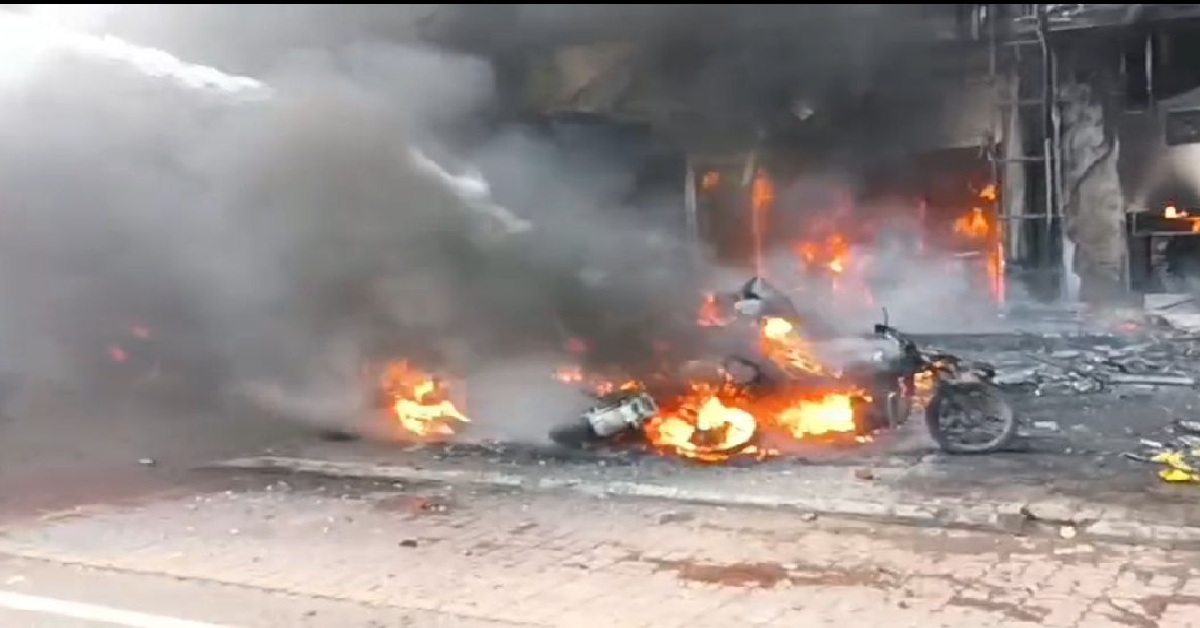 Ahmedabadના શાંગરીલા-2 આર્કેડમાં ભીષણ આગ, જીમમાંથી અનેક લોકોને બચાવાયા; અનેક વાહનો બળીને થયા ખાખ