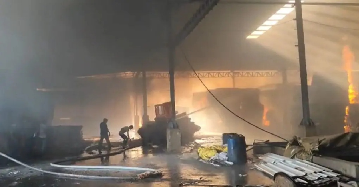 Vadodara: કરજણની પેપર મિલમાં ભીષણ આગ;વહેલી સવારે લાગેલી આગે મચાવી અફરાતફરી, કરોડોનું નુકસાન આશંકા