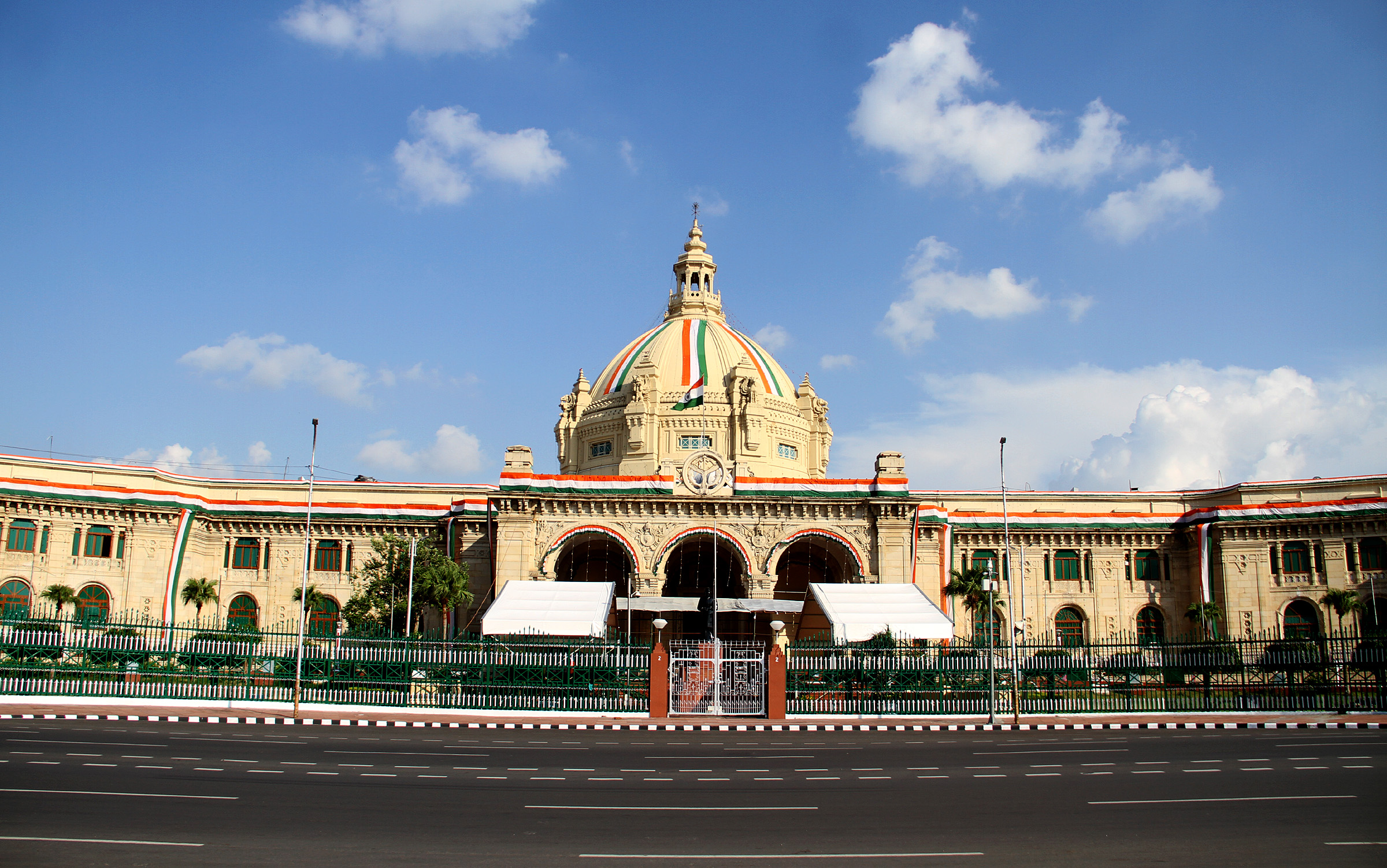 Women reservation: યુપી વિધાનસભામાં આવતીકાલે મહિલા અનામત પર ખાસ સત્ર; હોબાળો થવાની સંભાવના; સમાજવાદી પાર્ટીએ જોરદાર નિંદા પ્રસ્તાવ પસાર કર્યો