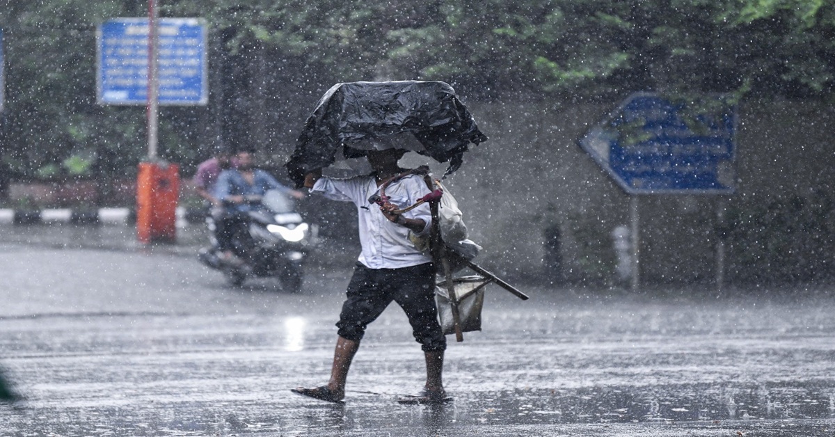 Weather Update: બેવડી ઋતુ વચ્ચે કેવું રહેશે દિલ્હીમાં વાતાવરણ, ક્યાંક વરસાદ તો ક્યાંક હિમવર્ષા