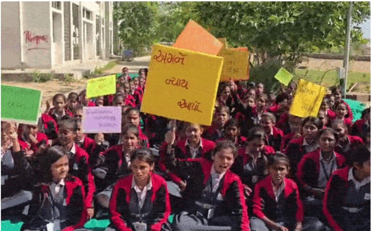 Vav-Tharad: મોડેલ હોસ્ટેલના વિદ્યાર્થીઓએ વિરોધ પ્રદર્શન કર્યું, ‘વોર્ડન આશાબેન કામ નહીં કરે’ ના નારા લગાવ્યા