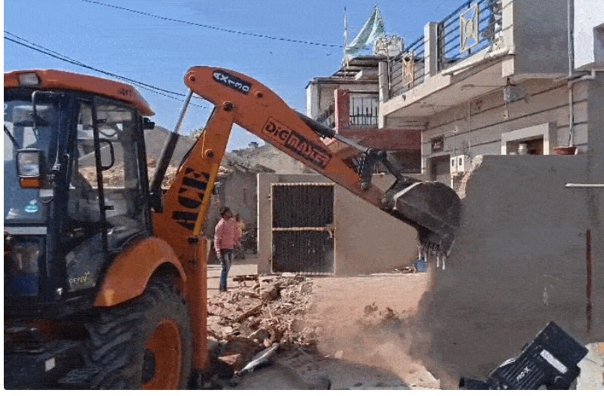 Ahmedabad: આરોપીઓ સામે મોટી કાર્યવાહી, ગેરકાયદેસર દબાણ પર બુલડોઝર ફેરવાયું