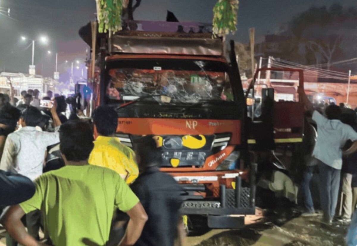 Ahmedabad: ગૌમાંસની અફવા બાદ અમદાવાદમાં રમખાણો, ટોળાએ ટ્રકમાં તોડફોડ કરી, તપાસમાં ભેંસનું ‘જેકેટ’ બહાર આવ્યું