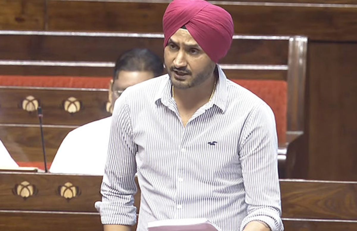 Politics: પંજાબ સરકારે હરભજનની Z+ સુરક્ષા પાછી ખેંચી લીધી છે, ગૃહ મંત્રાલયે CRPF સુરક્ષા પૂરી પાડી