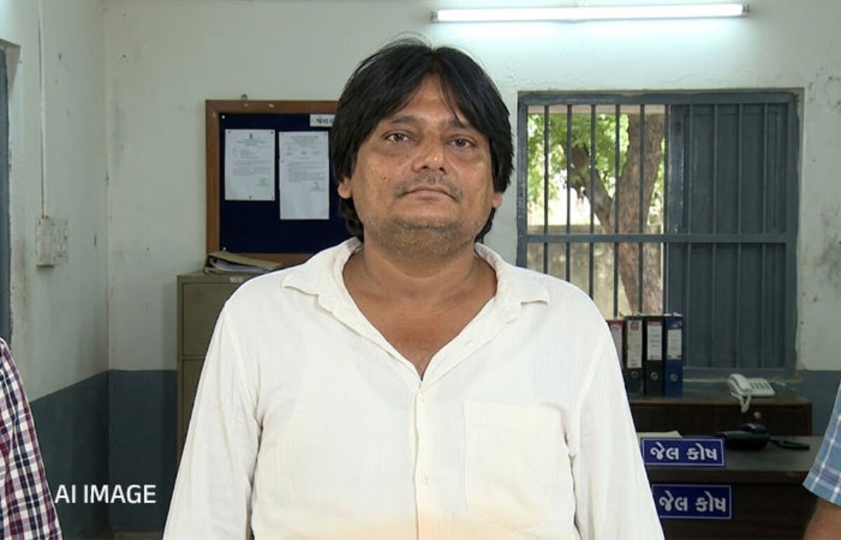 Vadodara: જેલમાં મોન્ટુ નામદારની ‘મોજ’ મોબાઇલ ફોન, દારૂ અને માંસાહારી ખોરાકની ઉપલબ્ધતા અંગે ગૃહ વિભાગમાં ફરિયાદ દાખલ