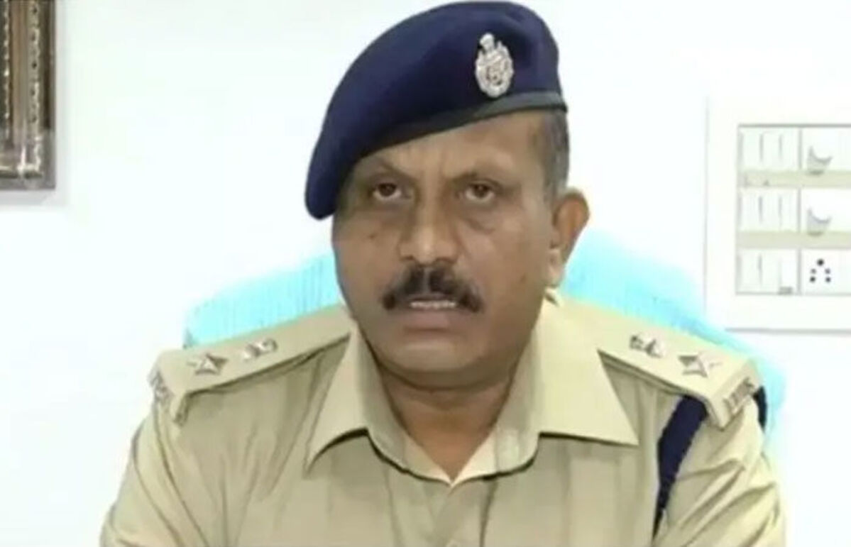 Gujarat: IPS અધિકારી મનોજ નિનામાએ રાજીનામું આપ્યું, ચૂંટણીના માહોલમાં રાજકારણમાં જોડાવાની શક્યતા