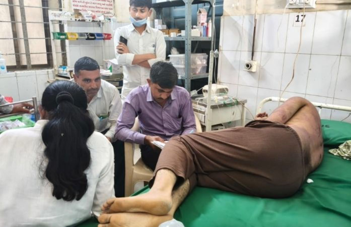 Vav-tharad: પ્રેમીએ યુવાનને નગ્ન કરી ગુપ્તાંગમાં સોય ભોંકી, 24 લોકો સામે ફરિયાદ દાખલ