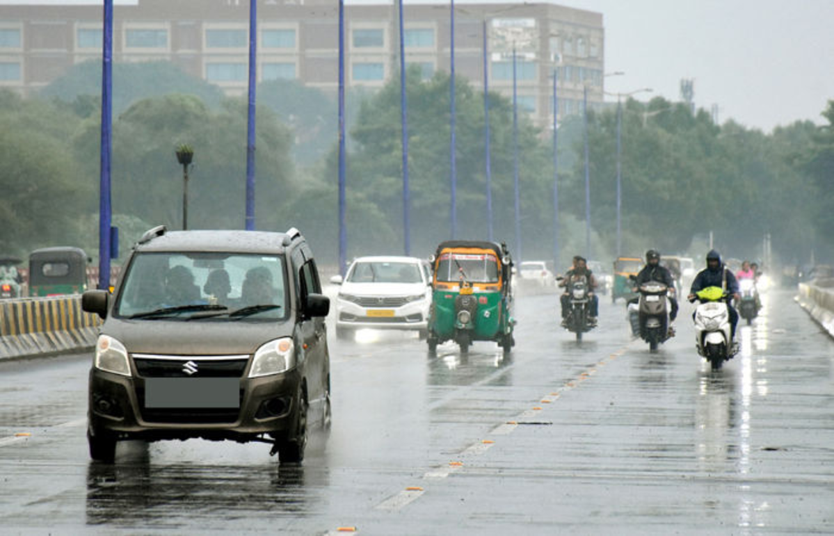 Gujarat: ફરી એક વાર માવાઠાનું સંકટ, આવતીકાલે ૧૨ જિલ્લામાં વાવાઝોડા અને વરસાદની આગાહી