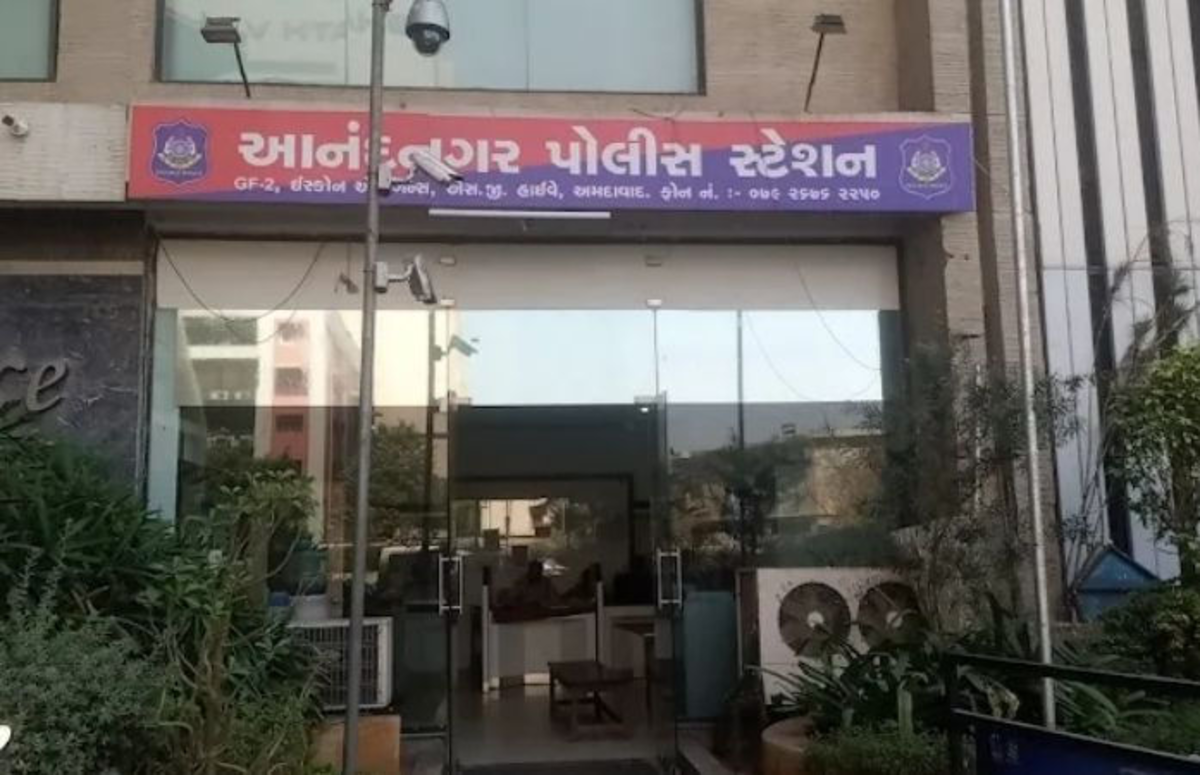 Ahmedabad: આનંદનગરમાં હેડ કોન્સ્ટેબલ પર હુમલો, આરોપીએ પોલીસ સ્ટેશનમાં ટીવી વડે માથું ઘા કર્યું